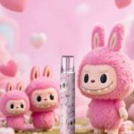 Luckin 幸運主機 × Labubu 聯名款外觀展示,金屬機身與聯名圖案